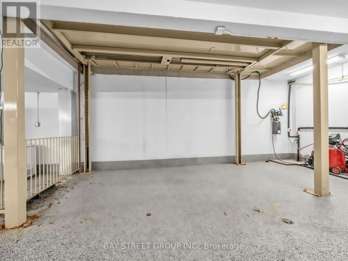 2334 HAMMOND ROAD, Mississauga (Sheridan), Ontario, L5K1T2