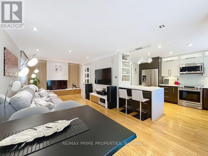 338 BROWNRIDGE DRIVE, Vaughan (Brownridge), Ontario, L4J5X1