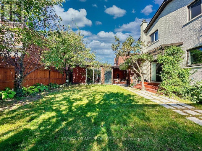 338 BROWNRIDGE DRIVE, Vaughan (Brownridge), Ontario, L4J5X1
