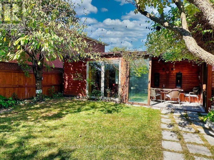 338 BROWNRIDGE DRIVE, Vaughan (Brownridge), Ontario, L4J5X1
