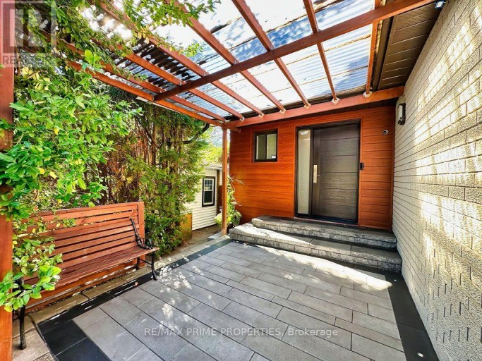 338 BROWNRIDGE DRIVE, Vaughan (Brownridge), Ontario, L4J5X1