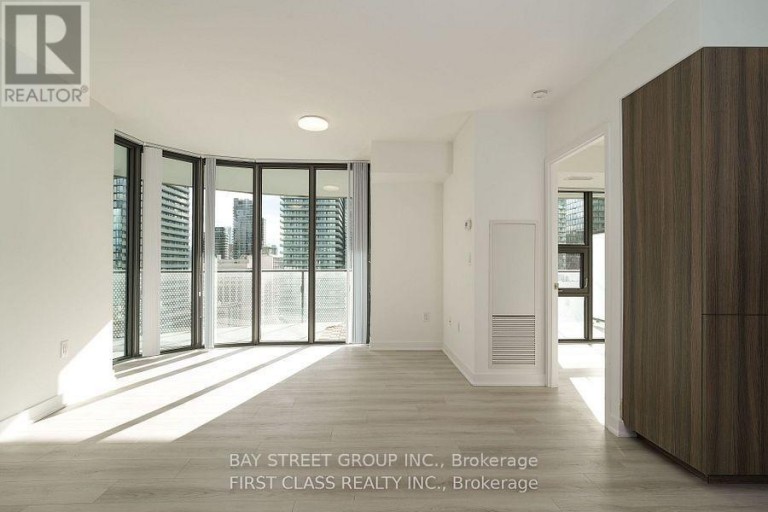 1402 - 11 WELLESLEY STREET W, Toronto (Bay Street Corridor), Ontario, M4Y0G4