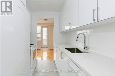 608 - 2 GRANDSTAND PLACE Toronto (Thorncliffe Park) Ontario photo 2