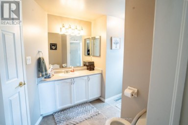 56 HERSEY CRESCENT Barrie (Holly) Ontario photo 21
