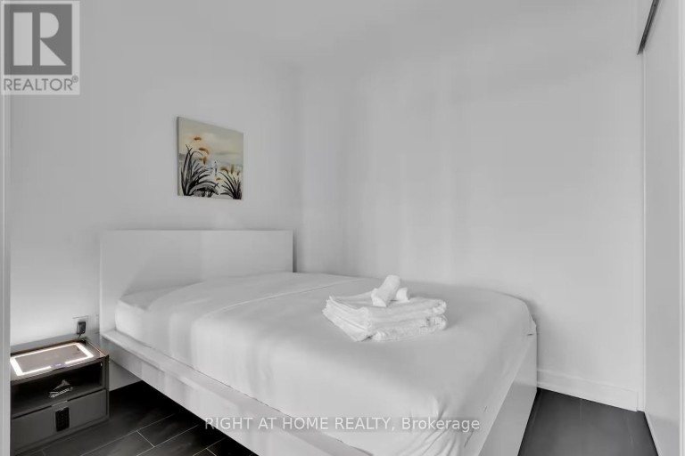 223 - 28 ANN STREET, Mississauga (Port Credit), Ontario, L5G0E1