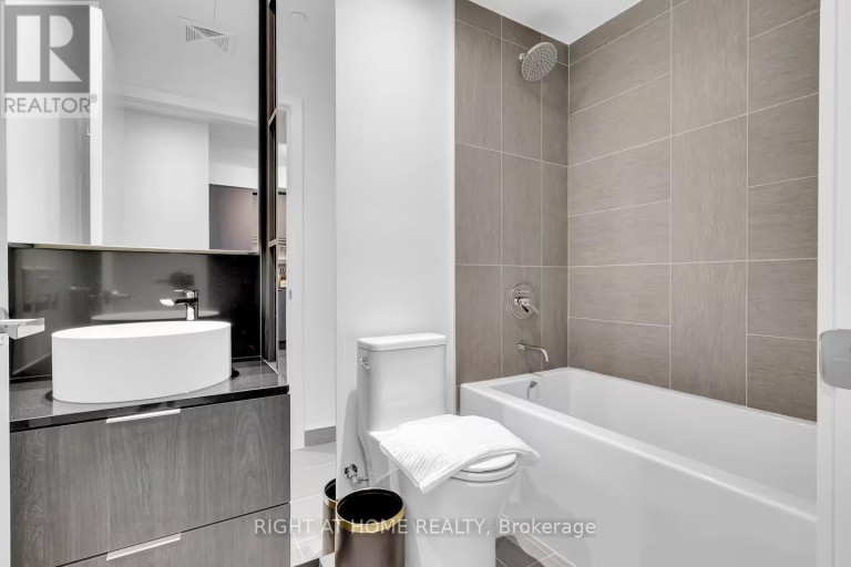 223 - 28 ANN STREET, Mississauga (Port Credit), Ontario, L5G0E1