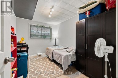 56 ASHBURY AVENUE London South (South Y) Ontario photo 16