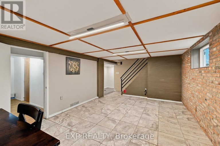56 ASHBURY AVENUE, London South (South Y), Ontario, N6E1T1