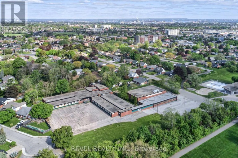 45 RANDALL AVENUE, Hamilton (Stoney Creek), Ontario, L8G2K8