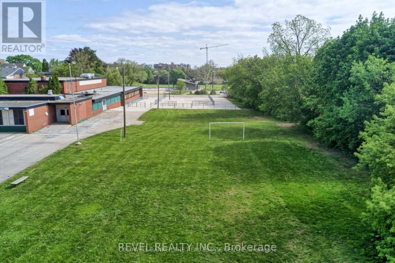 45 RANDALL AVENUE, Hamilton (Stoney Creek), Ontario, L8G2K8