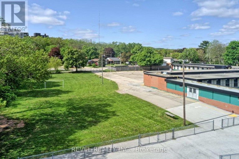 45 RANDALL AVENUE, Hamilton (Stoney Creek), Ontario, L8G2K8