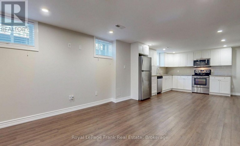 121 LABRADOR DRIVE, Oshawa (Donevan), Ontario, L1H7E4