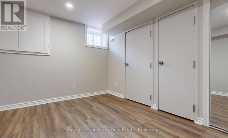121 LABRADOR DRIVE, Oshawa (Donevan), Ontario, L1H7E4