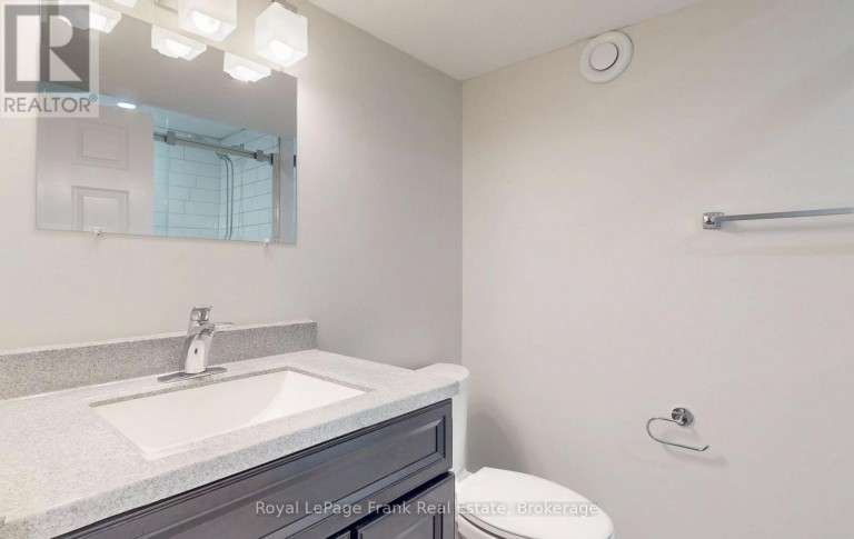121 LABRADOR DRIVE, Oshawa (Donevan), Ontario, L1H7E4