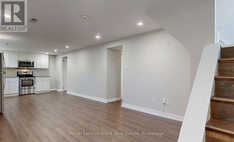 121 LABRADOR DRIVE, Oshawa (Donevan), Ontario, L1H7E4
