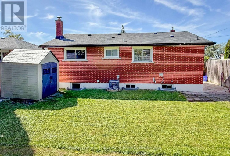 121 LABRADOR DRIVE, Oshawa (Donevan), Ontario, L1H7E4