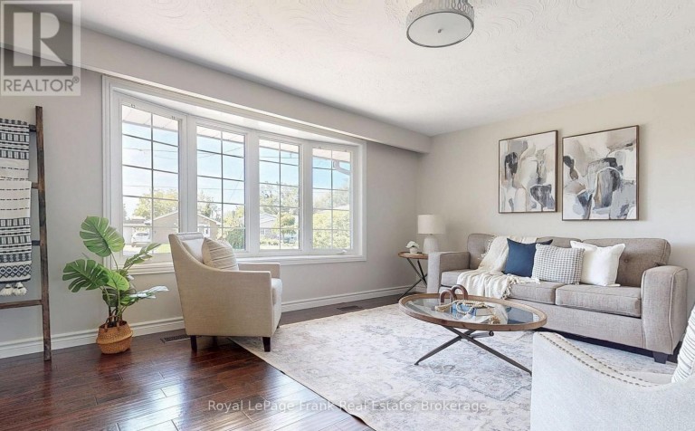121 LABRADOR DRIVE, Oshawa (Donevan), Ontario, L1H7E4