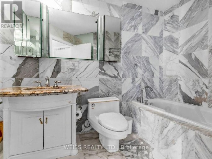 902 - 18 BEVERLEY STREET, Toronto (Kensington-Chinatown), Ontario, M5T3L2