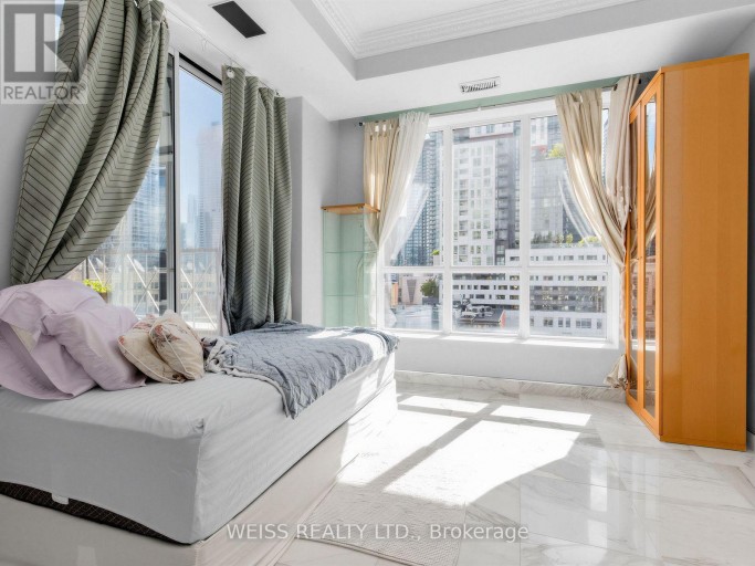 902 - 18 BEVERLEY STREET, Toronto (Kensington-Chinatown), Ontario, M5T3L2