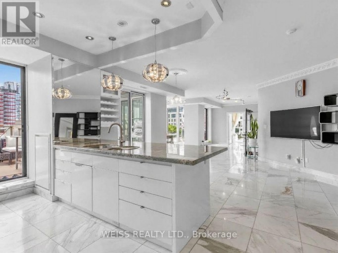 902 - 18 BEVERLEY STREET, Toronto (Kensington-Chinatown), Ontario, M5T3L2
