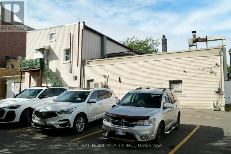 10123 YONGE STREET, Richmond Hill (Crosby), Ontario, L4C1T7