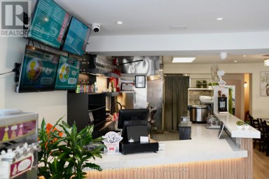 10123 YONGE STREET Richmond Hill (Crosby) Ontario photo 3