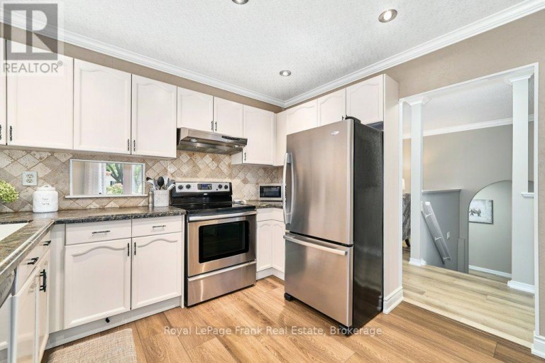 1006 CARDINAL COURT, Oshawa (Eastdale), Ontario, L1G6Y4