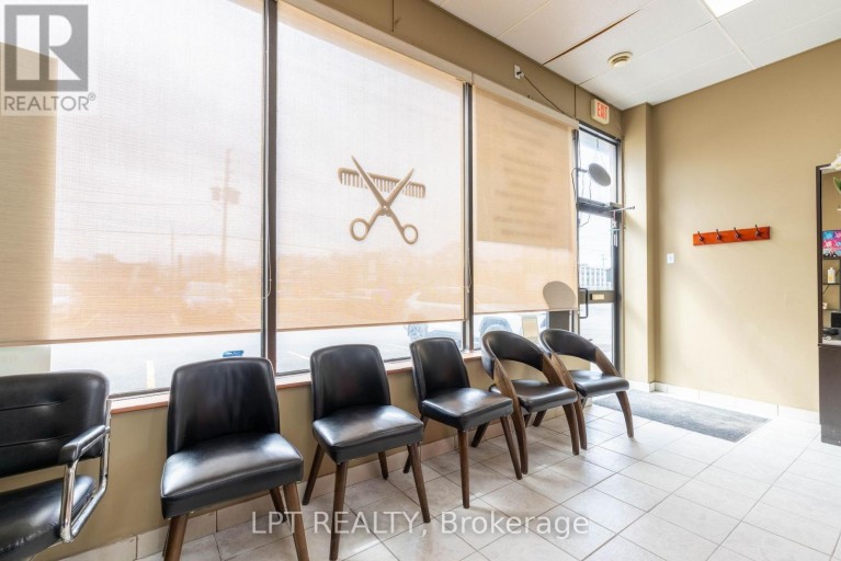 3 - 15461 YONGE STREET, Aurora (Aurora Village), Ontario, L4G1P3