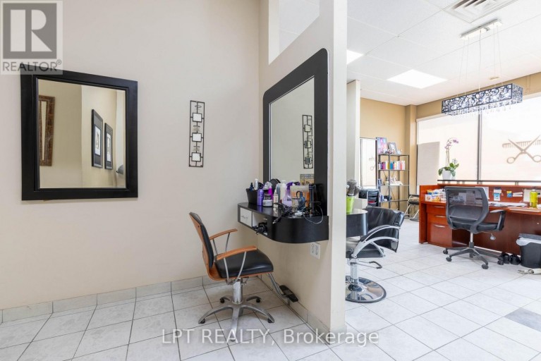 3 - 15461 YONGE STREET, Aurora (Aurora Village), Ontario, L4G1P3