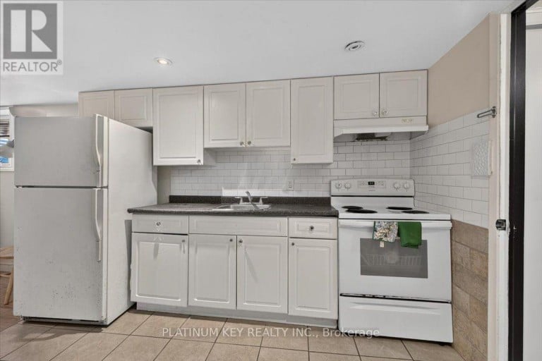 15 GARLAND CRESCENT, London East (East I), Ontario, N5V1N4