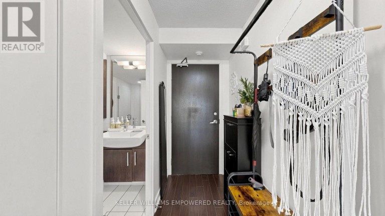 539 - 8 TELEGRAM MEWS, Toronto (Waterfront Communities), Ontario, M5V3Z5