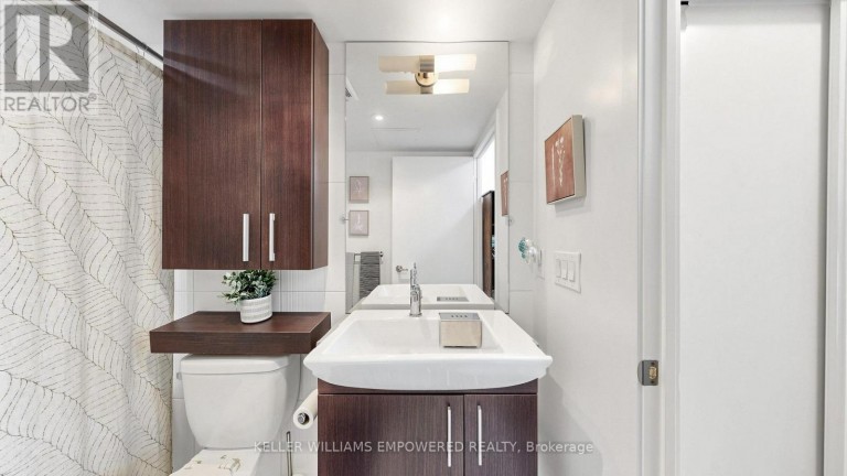 539 - 8 TELEGRAM MEWS, Toronto (Waterfront Communities), Ontario, M5V3Z5