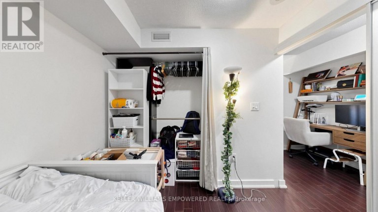 539 - 8 TELEGRAM MEWS, Toronto (Waterfront Communities), Ontario, M5V3Z5