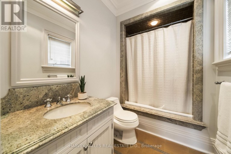250 FOREST HILL ROAD, Toronto (Forest Hill South), Ontario, M5P2N5
