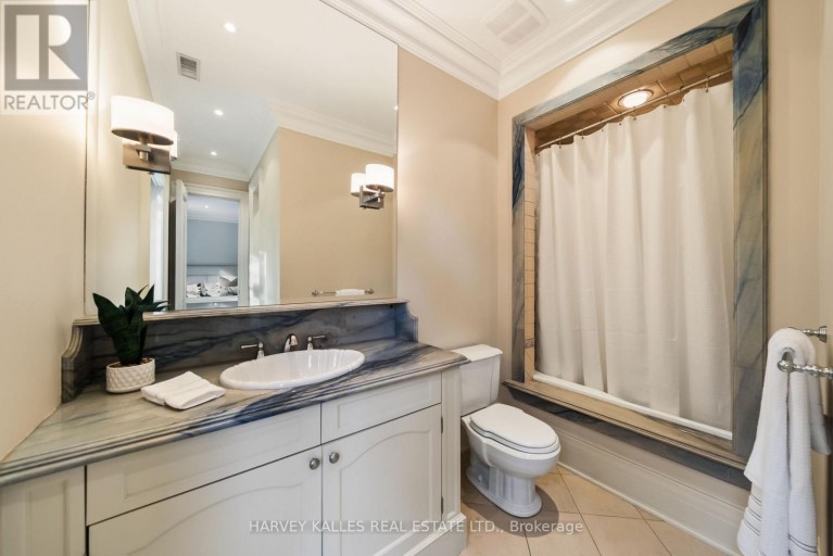 250 FOREST HILL ROAD, Toronto (Forest Hill South), Ontario, M5P2N5