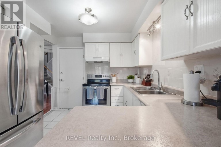 1298 PINEHURST AVENUE, Oshawa (Donevan), Ontario, L1H8G5