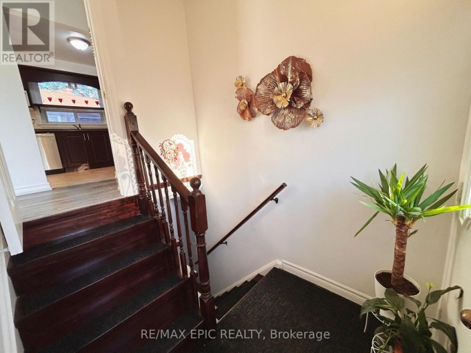 MAIN - 25 GENTRY CRESCENT, Richmond Hill (Crosby), Ontario, L4C2G8