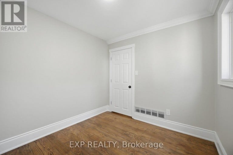 30 HERKLEY DRIVE, Brampton (Madoc), Ontario, L6V2E8