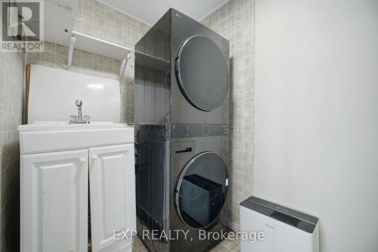 30 HERKLEY DRIVE, Brampton (Madoc), Ontario, L6V2E8