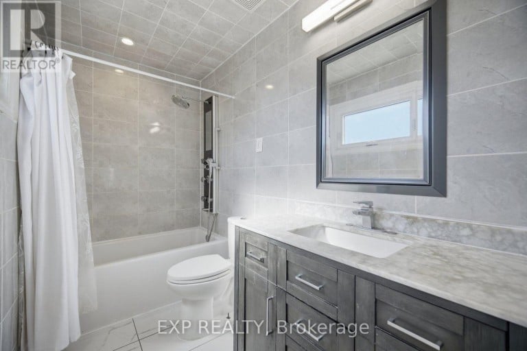 30 HERKLEY DRIVE, Brampton (Madoc), Ontario, L6V2E8