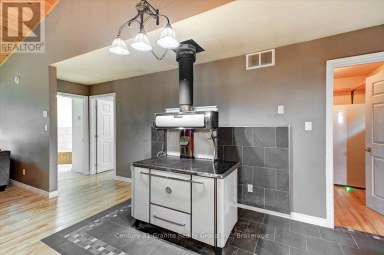 649 MADAWASKA ROAD Hastings Highlands (Wicklow Ward) Ontario photo 12