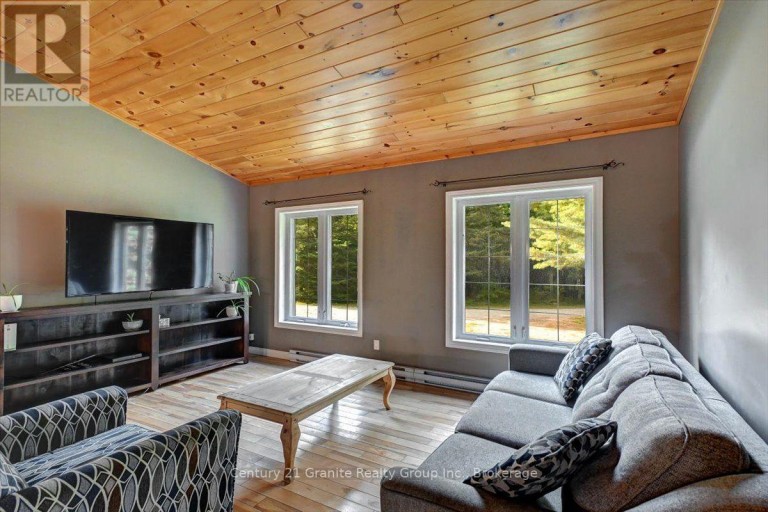 649 MADAWASKA ROAD, Hastings Highlands (Wicklow Ward), Ontario, K0L2S0