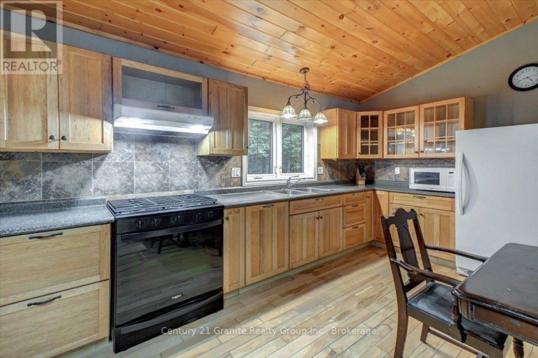 649 MADAWASKA ROAD, Hastings Highlands (Wicklow Ward), Ontario, K0L2S0