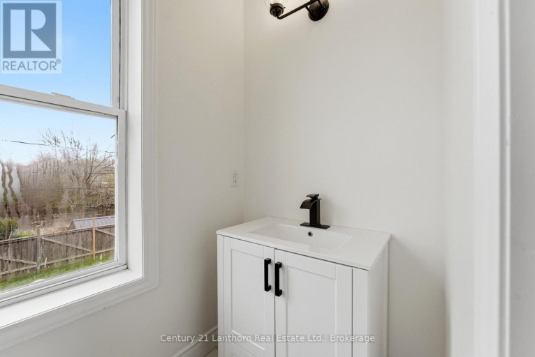 16 STORE STREET, Prince Edward County (Hillier Ward), Ontario, K0K1T0