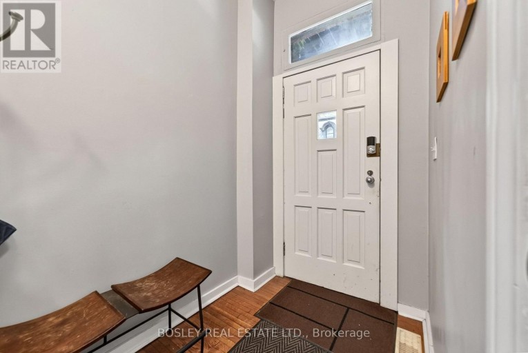 MAIN FLOOR - 20 DRAPER STREET, Toronto (Waterfront Communities), Ontario, M5V2M4