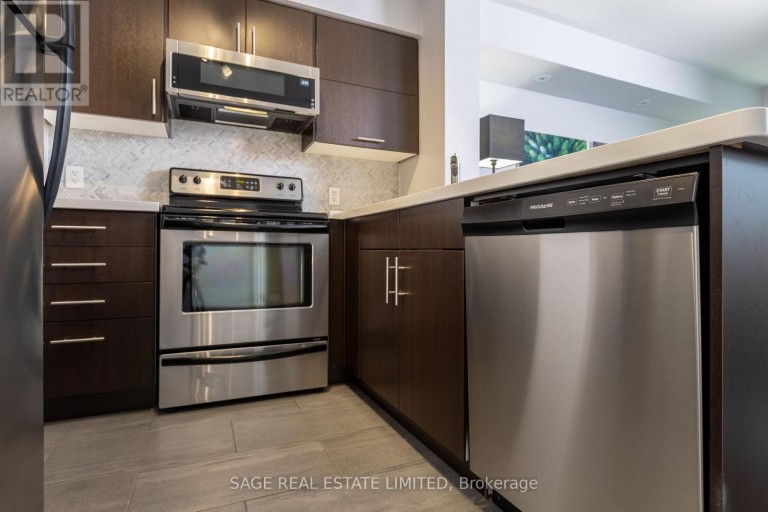 502 - 120 DALLIOMORE CIRCLE, Toronto (Banbury-Don Mills), Ontario, M3C4J1