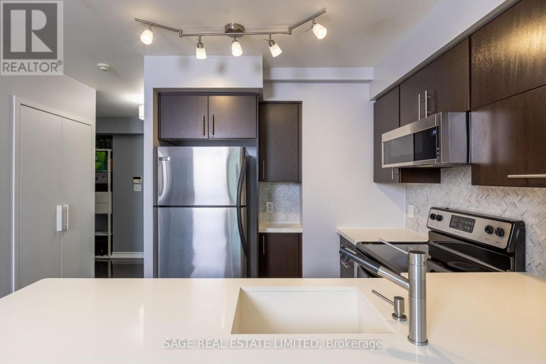 502 - 120 DALLIOMORE CIRCLE, Toronto (Banbury-Don Mills), Ontario, M3C4J1