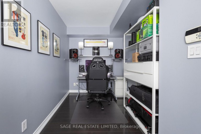 502 - 120 DALLIOMORE CIRCLE, Toronto (Banbury-Don Mills), Ontario, M3C4J1