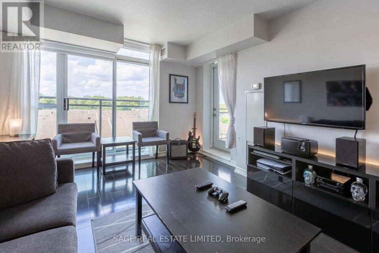 502 - 120 DALLIOMORE CIRCLE, Toronto (Banbury-Don Mills), Ontario, M3C4J1