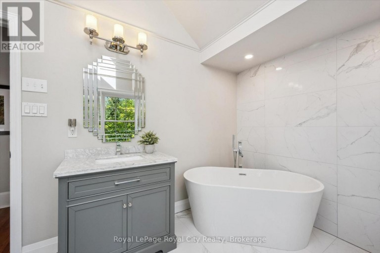 1 BARBER AVENUE, Guelph (Exhibition Park), Ontario, N1H5E6